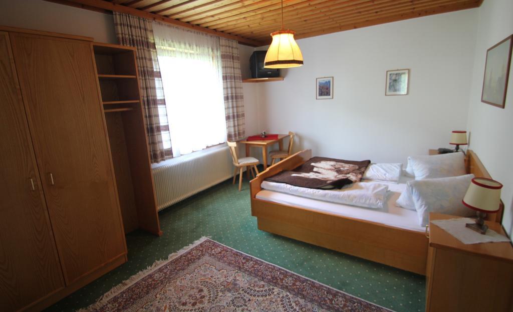 Pension Hubertushof Beim Roemerbad Bad Kleinkirchheim Room photo