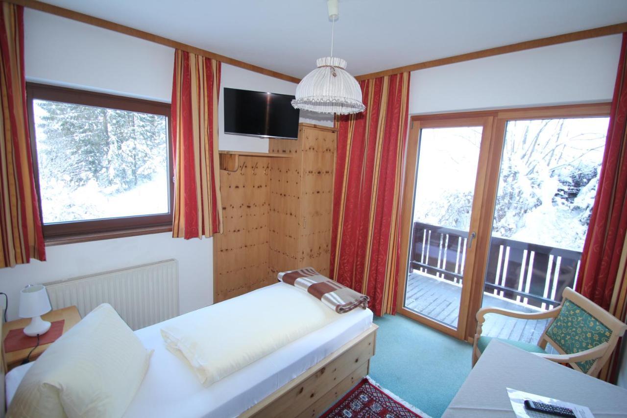 Pension Hubertushof Beim Roemerbad Bad Kleinkirchheim Exterior photo