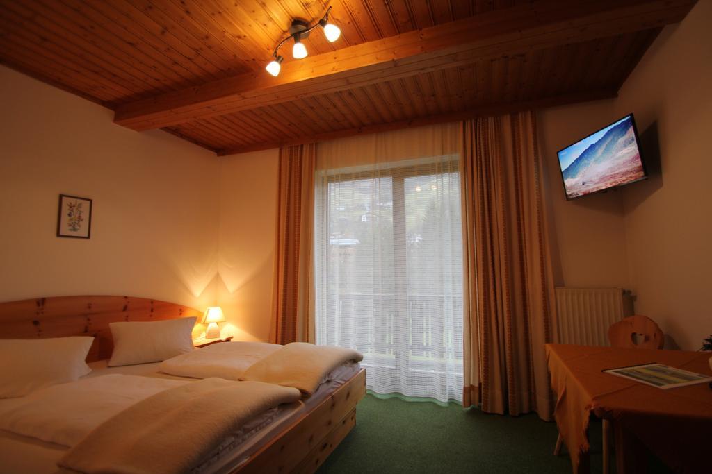 Pension Hubertushof Beim Roemerbad Bad Kleinkirchheim Exterior photo