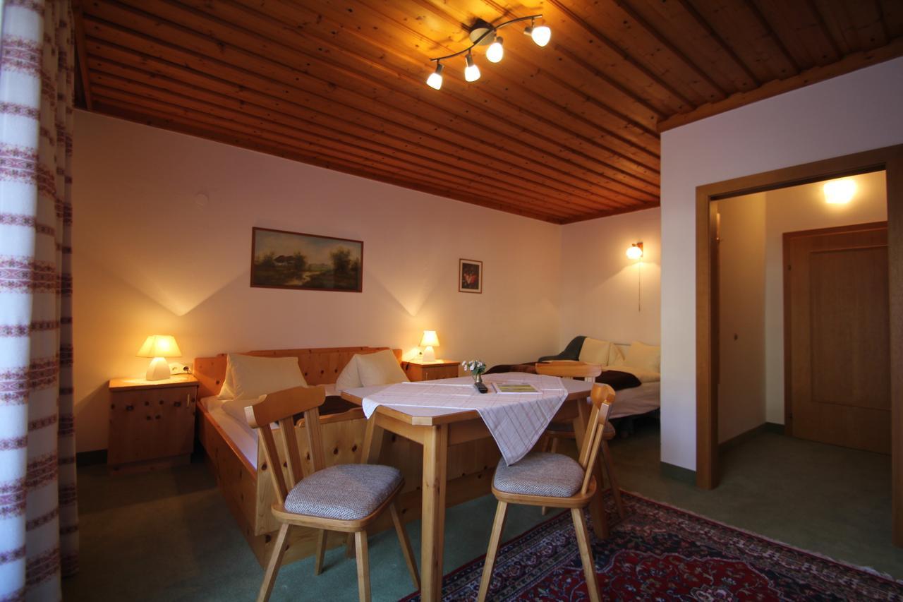 Pension Hubertushof Beim Roemerbad Bad Kleinkirchheim Room photo